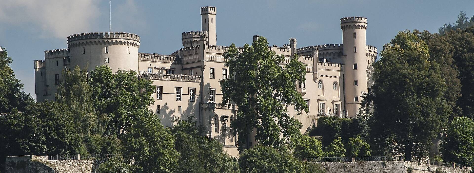 <p>Die Bezirksstadt des Lavanttales ist aufgrund der historischen Altstadt sehenswert. Kulturinteressierte können, das majestätisch über der Stadt gelegene Schloss Wolfsberg, bestaunen.</p>