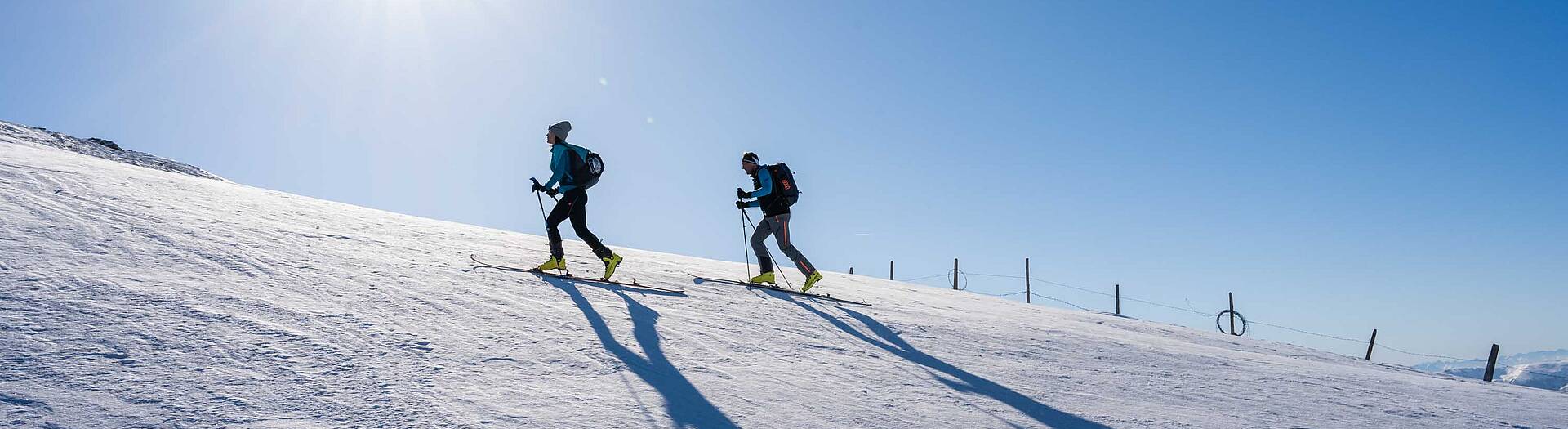 Zwei Skitourengeher am Nockberge Trail unterwegs